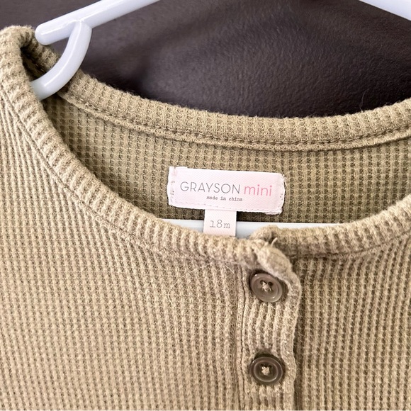 Grayson mini Sage Textured Ruffle top. Size 18mo - Picture 4 of 4